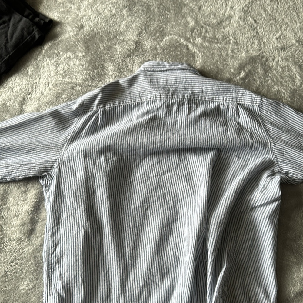 Old navy button down - Picture 2 of 2